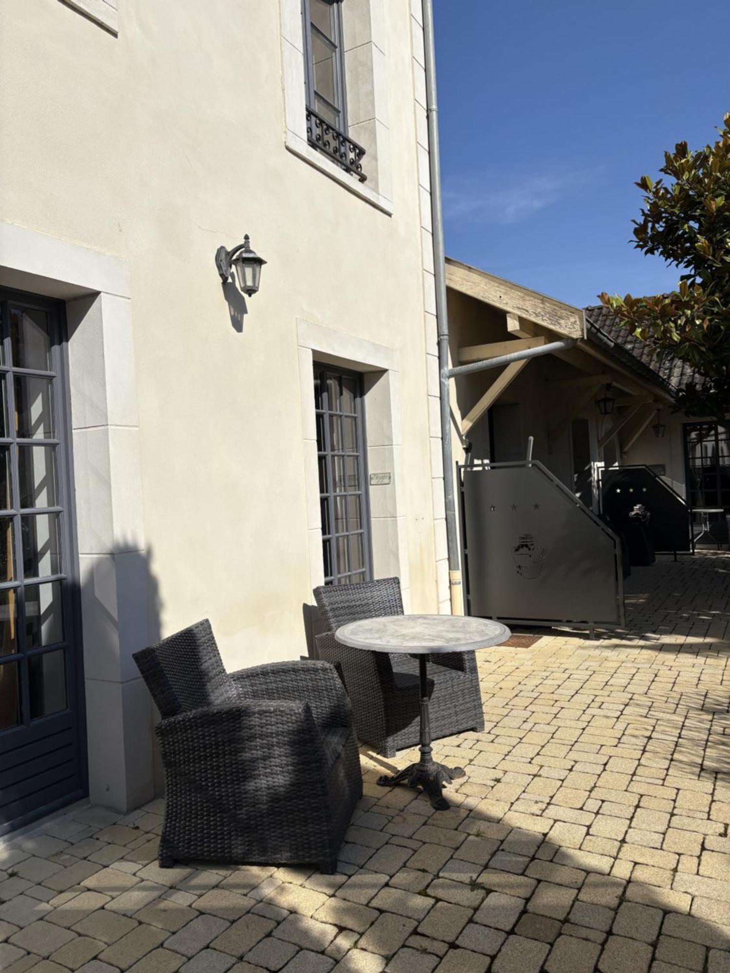 Hotel La Vinaigrerie Logis Joinville Bagian luar foto